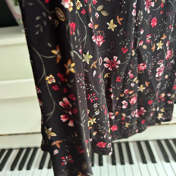 Reitmans Black Floral A-Line Skirt 10 - Picture 7 of 16